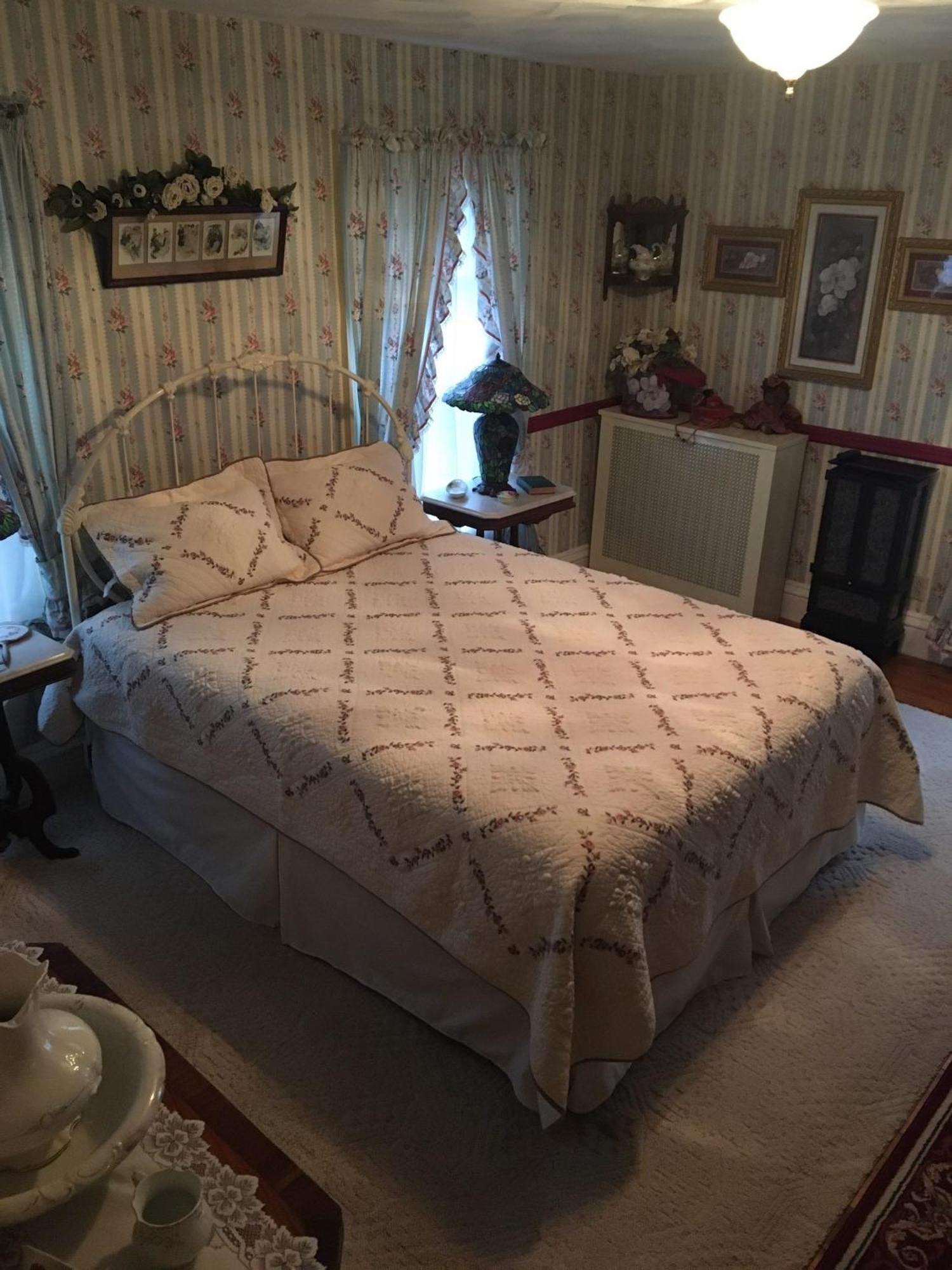 Raindrops On Roses Bed & Breakfast Herkimer Экстерьер фото